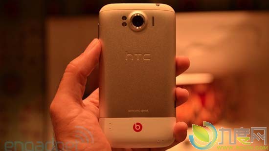 HTC发布Sensation XL型音乐手机 加入了Beats Audio音效技术