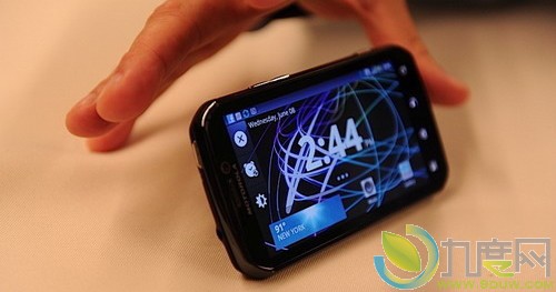摩托罗拉正式发布4.3寸Android双核旗舰手机Photon 4G