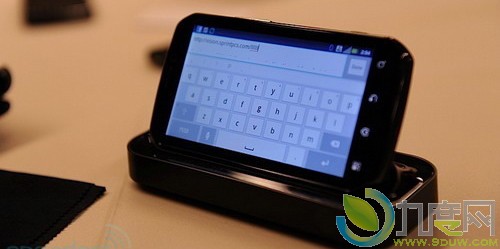 摩托罗拉正式发布4.3寸Android双核旗舰手机Photon 4G
