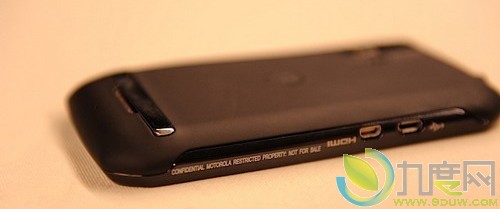 摩托罗拉正式发布4.3寸Android双核旗舰手机Photon 4G