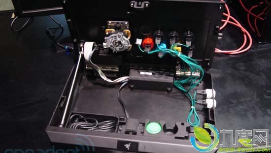 Razer为Xbox 360打造街机游戏摇杆