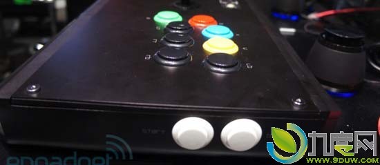 Razer为Xbox 360打造街机游戏摇杆