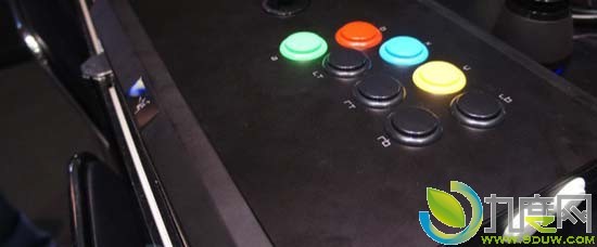 Razer为Xbox 360打造街机游戏摇杆