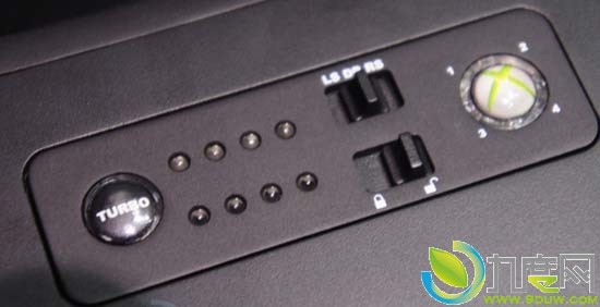 Razer为Xbox 360打造街机游戏摇杆