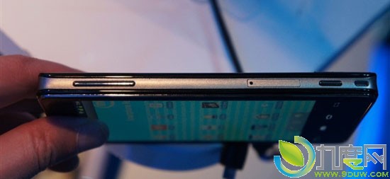 联想推出全球首款Intel平台Android手机K800
