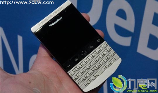 保时捷定制版黑莓P9981登陆国内：售价28888元