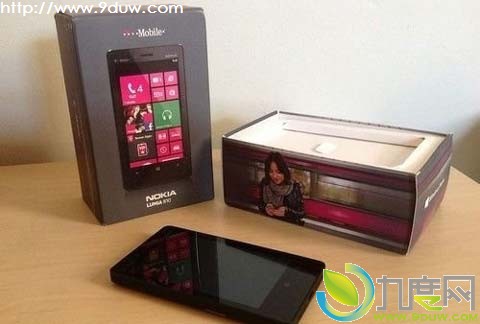 诺基亚WP8新机Lumia 810正式开卖：裸机3430元