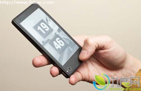 俄罗斯手机商推出LCD+电子墨水双屏Android智能手机YotaPhone