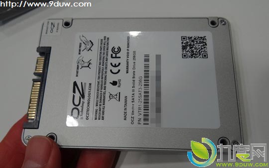 OCZ自家首款主控固态硬盘Vector上市　最高550MB/s