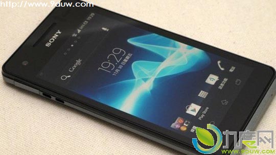 索尼720p和1300万像素摄像头防水旗舰手机Xperia V香港预售 定价3500元