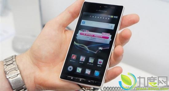 夏普展示裸眼3D+防水双核Android智能手机AQUOS SH-06D
