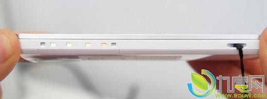 夏普展示裸眼3D+防水双核Android智能手机AQUOS SH-06D