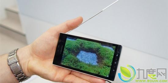 夏普展示裸眼3D+防水双核Android智能手机AQUOS SH-06D