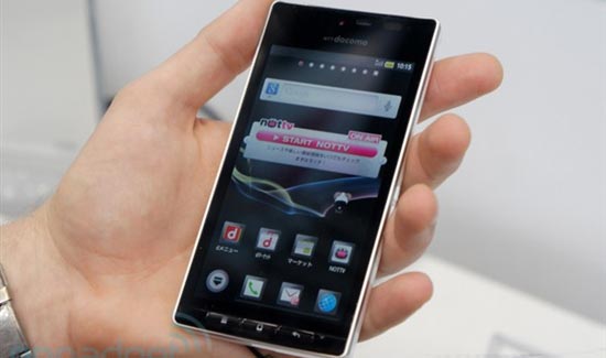 夏普展示裸眼3D+防水双核Android智能手机AQUOS SH-06D