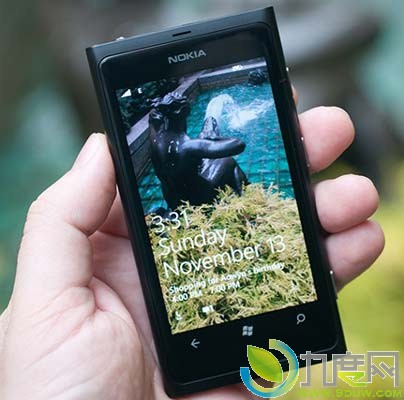 诺基亚Lumia 800推新固件：彻低解决电池问题