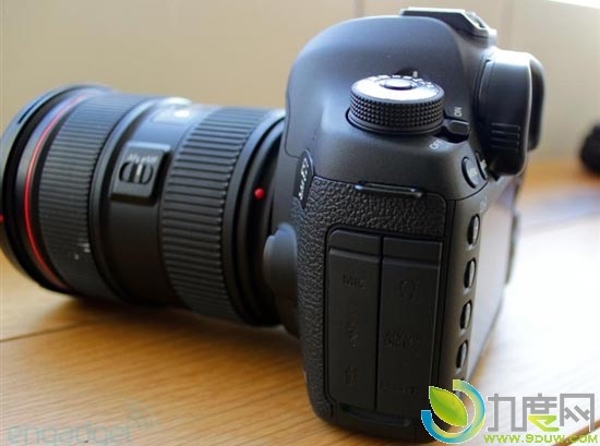 佳能正式发布全新全画幅单反相机EOS 5D Mark III