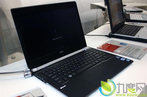 富士通推出Ivy Bridge平台13寸Ultrabook超级本LifeBook UN572