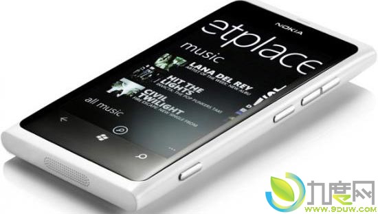白色版诺基亚Lumia 800新加坡开售