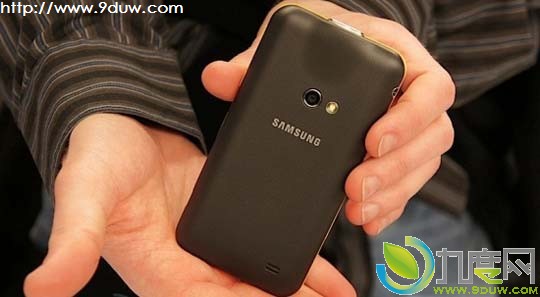 三星高清投影手机Galaxy Beam开订 裸机4350元