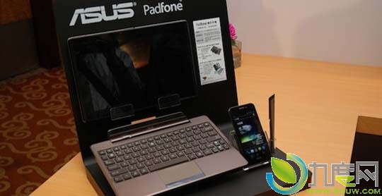 华硕发布手机平板二合一产品Padfone
