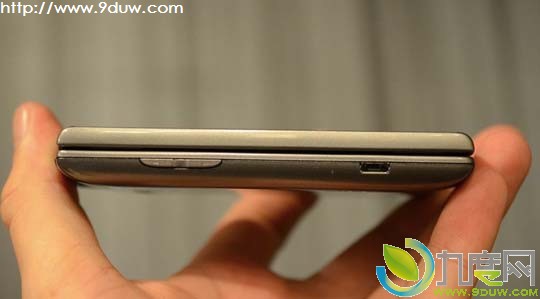 京瓷展示两款Android 4.0智能手机Hydro和Rise　具备防水+全键盘