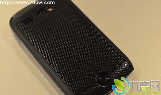 京瓷展示两款Android 4.0智能手机Hydro和Rise　具备防水+全键盘