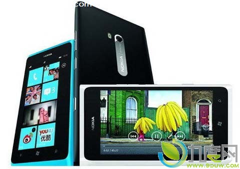 诺基亚行货版Lumia 900上市 售价4599元