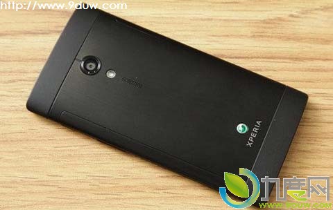 索尼4.6寸720p高清红色款Xperia ion（LT28i）香港上市 售价4100元