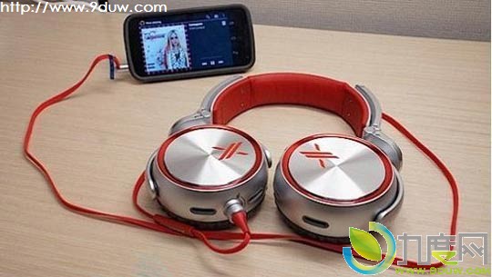 索尼推出X因素主题纪念耳机MDR-X10 售300美元