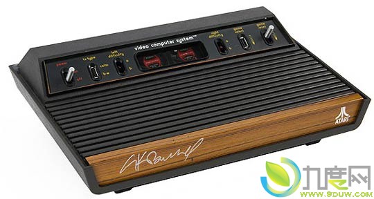 微软联合Atari推出Atari 2600游戏主机
