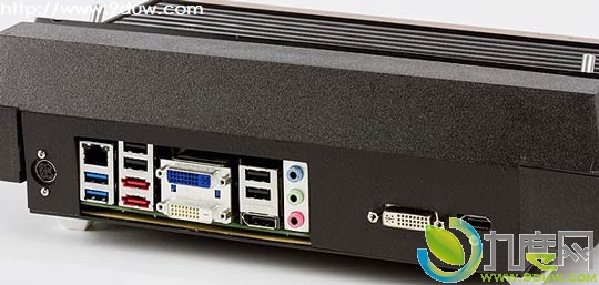 微软联合Atari推出Atari 2600游戏主机