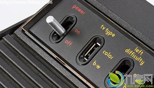 微软联合Atari推出Atari 2600游戏主机