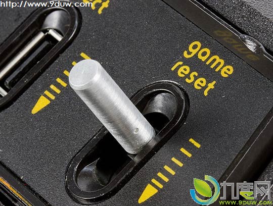 微软联合Atari推出Atari 2600游戏主机