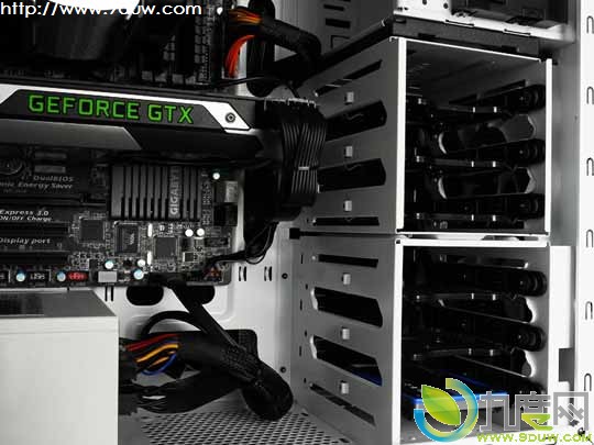 NZXT发布超静音中塔机箱H230