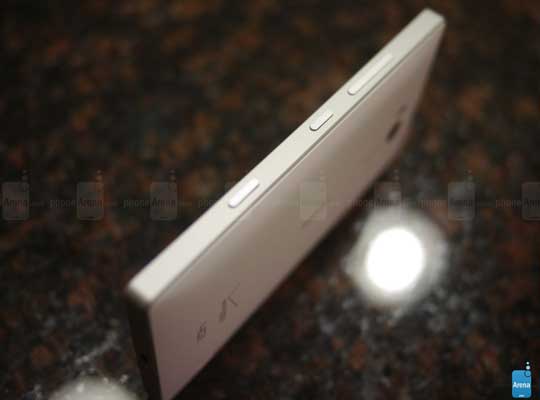 诺基亚5寸旗舰手机Lumia Icon开箱图赏