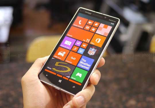 诺基亚5寸旗舰手机Lumia Icon开箱图赏