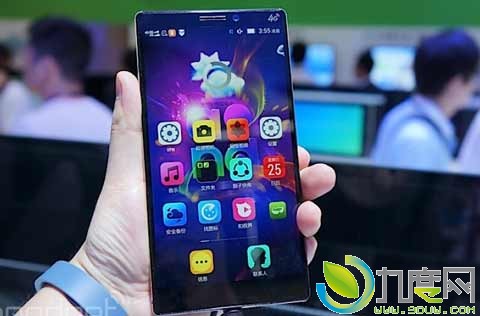 联想超级旗舰手机K920亮相：骁龙801/3G内存