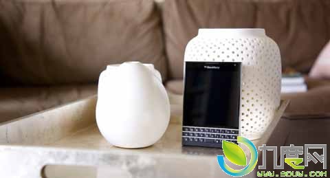 黑莓发布4.5英寸屏手机BlackBerry Passport