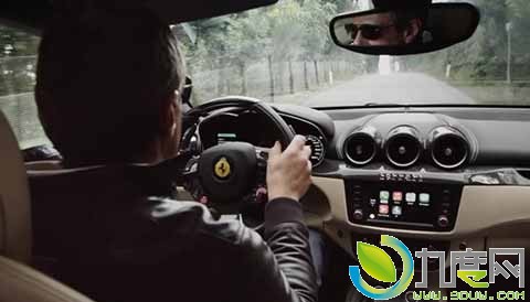搭载苹果CarPlay系统的法拉利FF来了