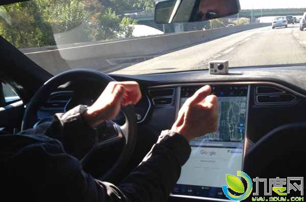 特斯拉7.0固件发布：高速自动驾驶,，并辅助其完成侧方位停车