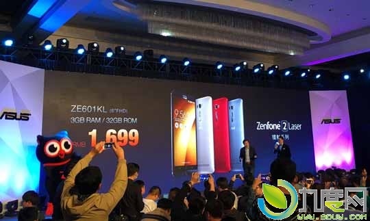 华硕连发3款ZenFestiva手机！1299元起,ZenFone Selfie（前后双1300万摄像头，主打自拍）、ZenFone Max（5000mAh大电池，支持反向充电）以及ZenFone2 Laser镭射系列