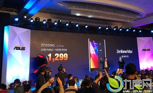 华硕连发3款ZenFestiva手机！1299元起,ZenFone Selfie（前后双1300万摄像头，主打自拍）、ZenFone Max（5000mAh大电池，支持反向充电）以及ZenFone2 Laser镭射系列