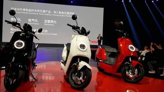 续航100公里！小牛N1电动车发布！特斯拉电池