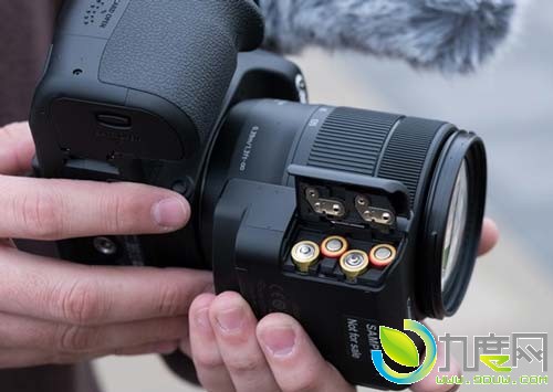 佳能发布APS-C画幅单反相机EOS 80D：45点十字对焦