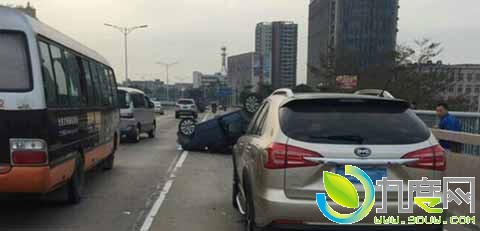 撞翻大众比亚迪唐车主称：朗逸是我撞的第7辆车，全胜