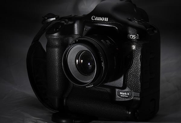 佳能相机正式涨价：镜头、EOS7D MarkII均涨400元