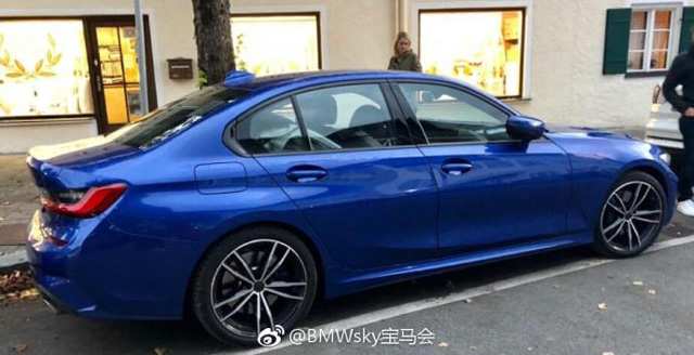 新一代宝马330i街头实拍：外观颜值大增！