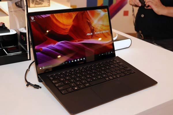 华硕发布新款ZenBook S超极本：配八代i7-8550U处理器+4K屏