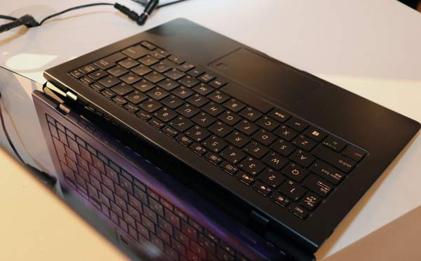 华硕发布新款ZenBook S超极本：配八代i7-8550U处理器+4K屏