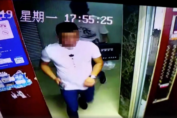 男子迷上女主播转账百万元：结果对方竟是中年男